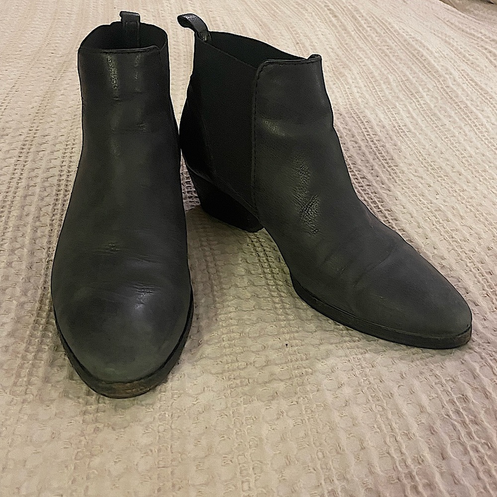 Aquatalia black ankle boots in great condition, size 7.5